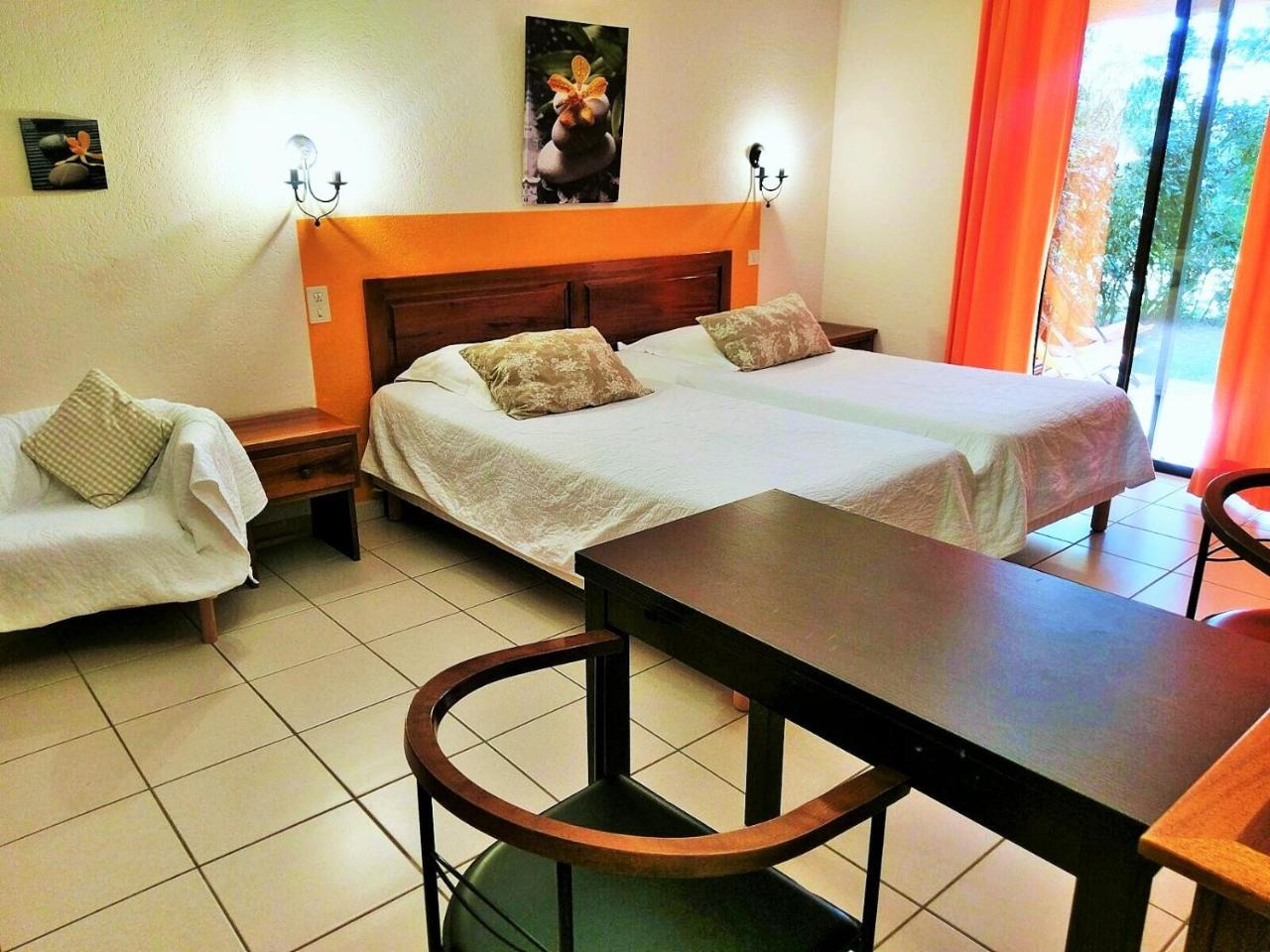 Domaine La Rabassiere Hotel Suzette Екстериор снимка